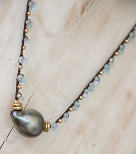 Blue topaz single pearl necklace